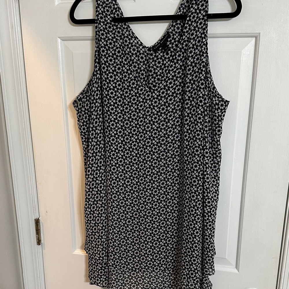 Black and White Patterned Sleeveless Shirt